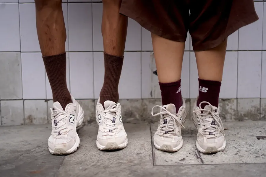 Sepatu Satria dan Febianti berdampingan